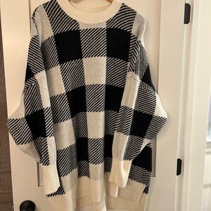 Abercrombie Black and White Checkered Sweater